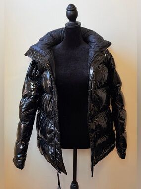 Aritzia Super Puff Black XS Down Puffer Jacket Like New Warm Winter Coat